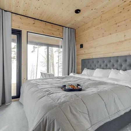 Ylellinen Hirsihuvila Holiday home *