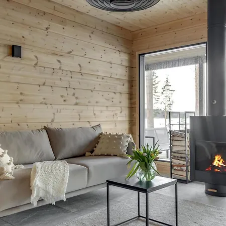 Holiday home Ylellinen Hirsihuvila