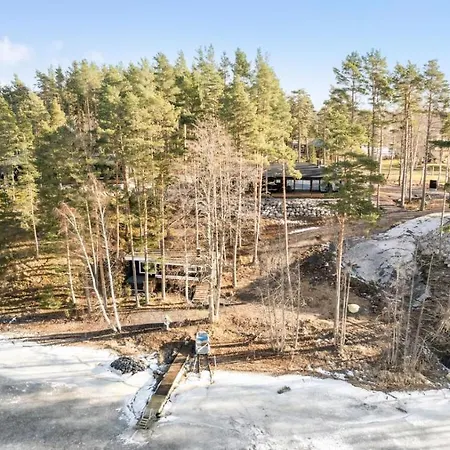 Ylellinen Hirsihuvila Holiday home Sarkisalo