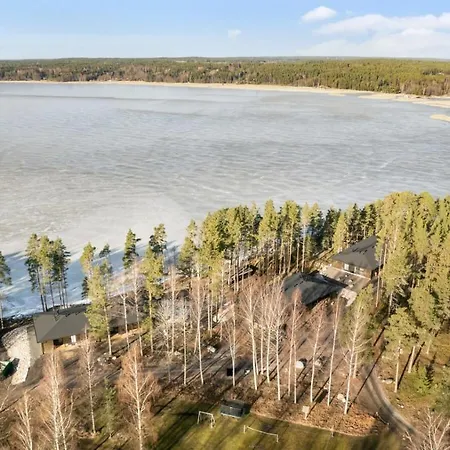 Ylellinen Hirsihuvila Holiday home *