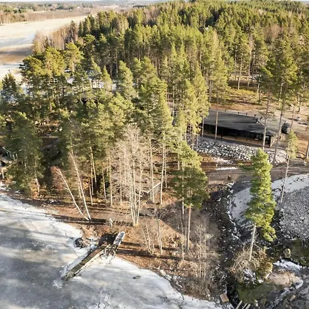 Ylellinen Hirsihuvila Nyaraló Sarkisalo